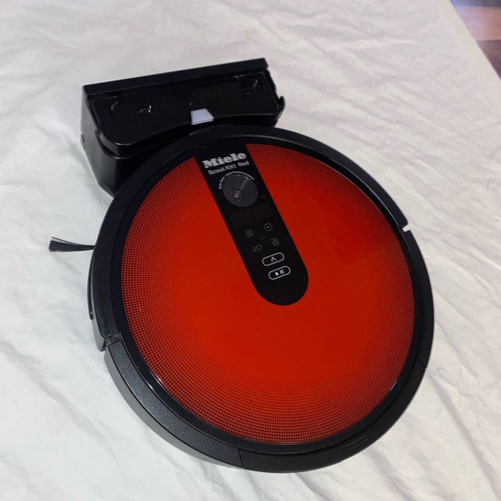 COPY - Miele RX1 Scout Robotic Vacuum Cleaner